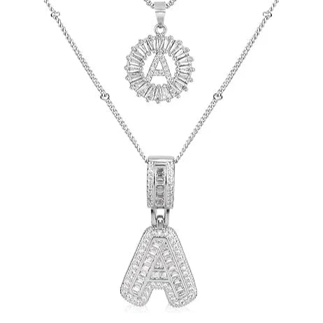 Conjunto de collares con iniciales de moissanita