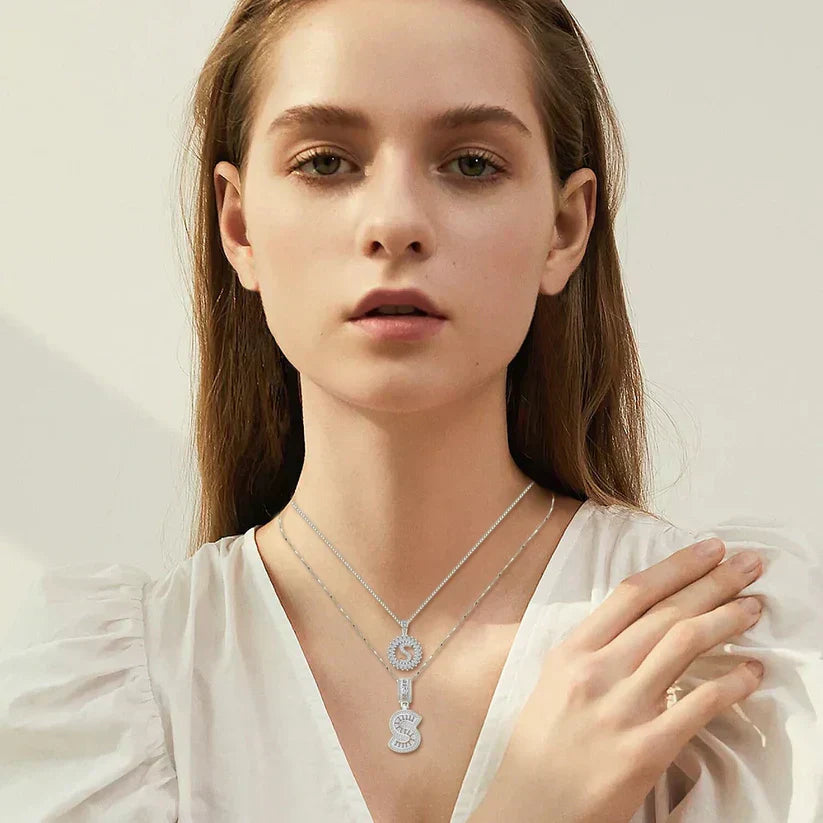 Conjunto de collares con iniciales de moissanita