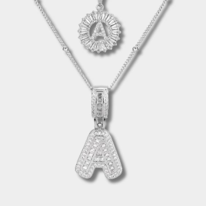 Conjunto de collares con iniciales de moissanita