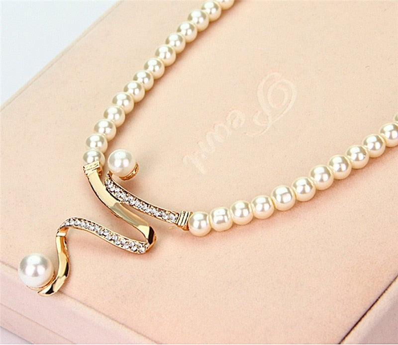 Susanna - Collar de perlas naturales + conjunto de pendientes