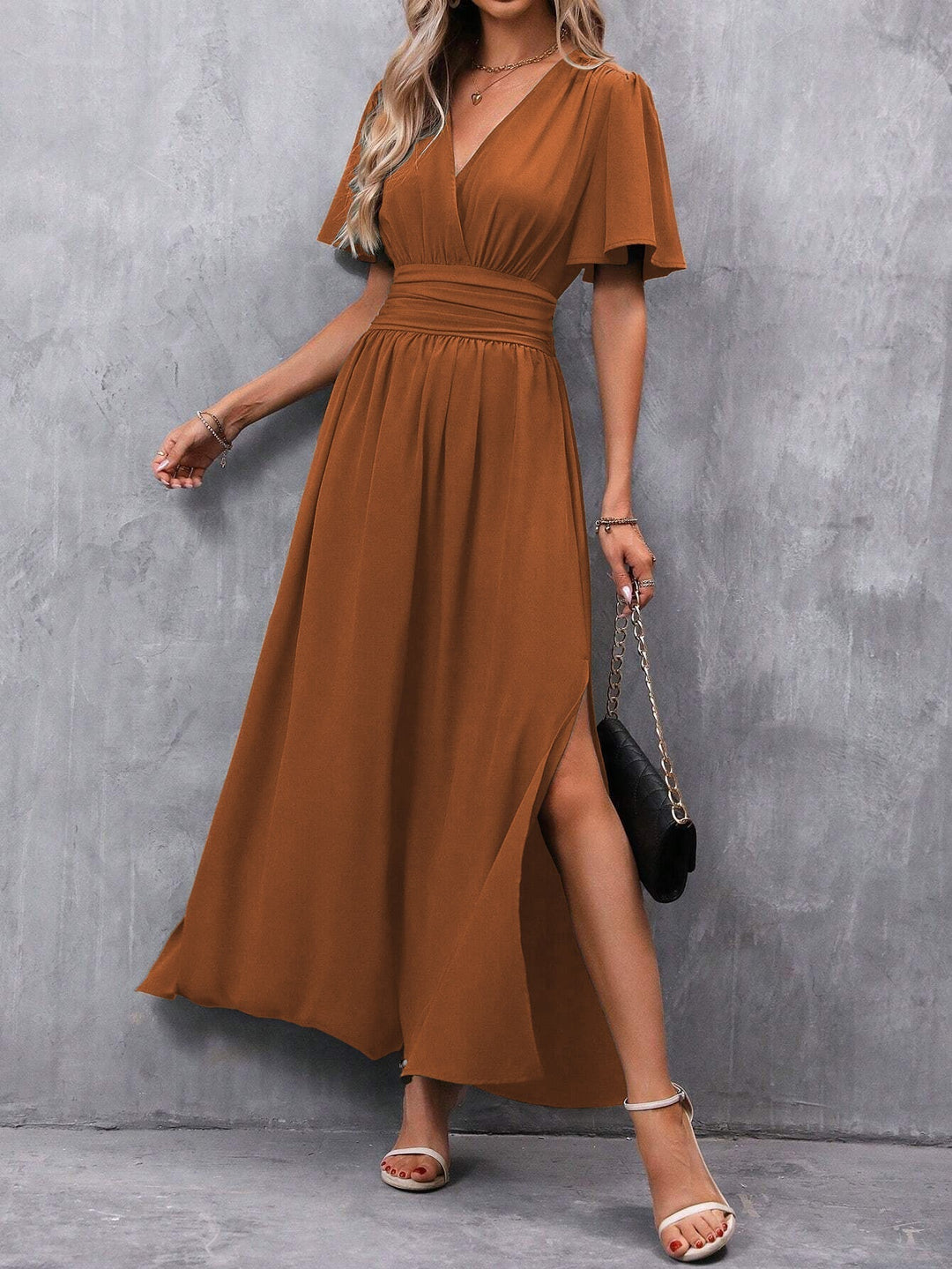Eterna | Vestido Largo Elegante en Negro con Escote en V Manga Transparente y Abertura