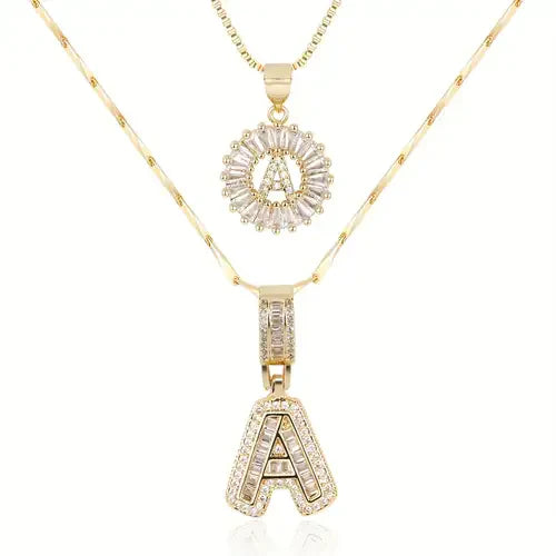 Conjunto de collares con iniciales de moissanita