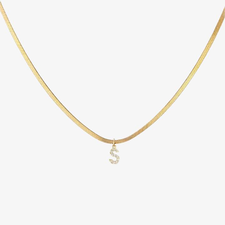 Eva – Collar dorado con colgante de inicial.