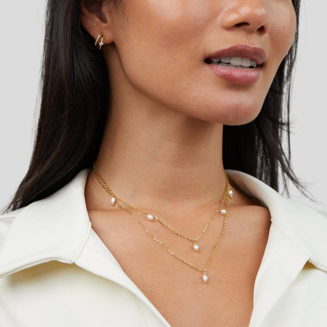 Tanja – Collar dorado de capas con artículo moderno.