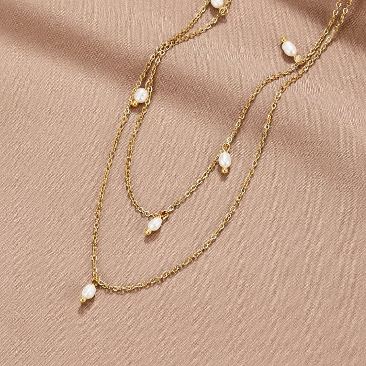 Tanja – Collar dorado de capas con artículo moderno.