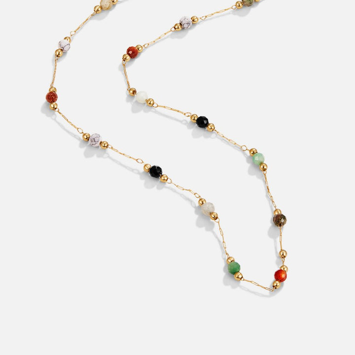 Helmina – Collar dorado colorido con acentos de esmalte.