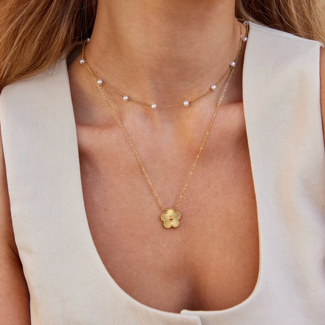 Miriam – Collar dorado con una longitud armónica.