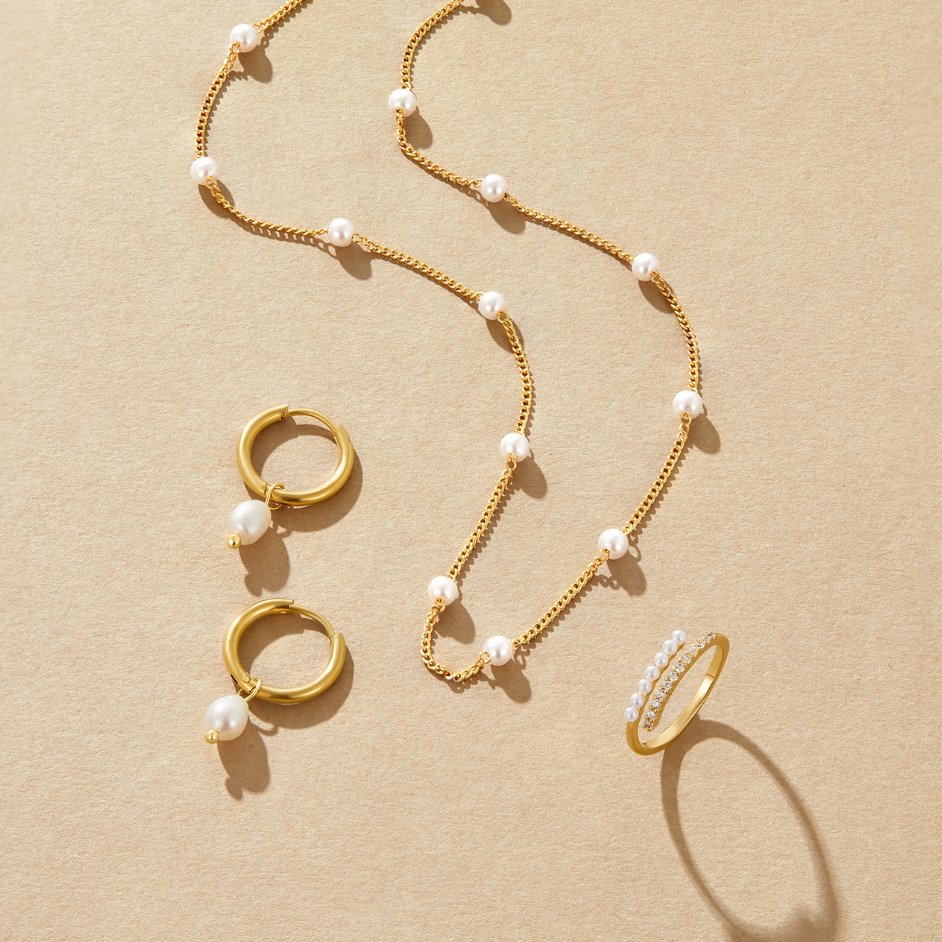 Miriam – Collar dorado con una longitud armónica.
