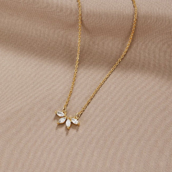 Stefanie – Collar doble con medallón.